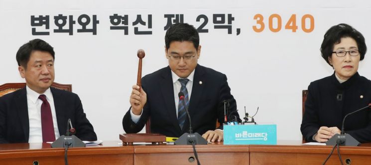 오신환 “민주당, 4+1 협의체 ‘불법사설기구’ 해산하라”