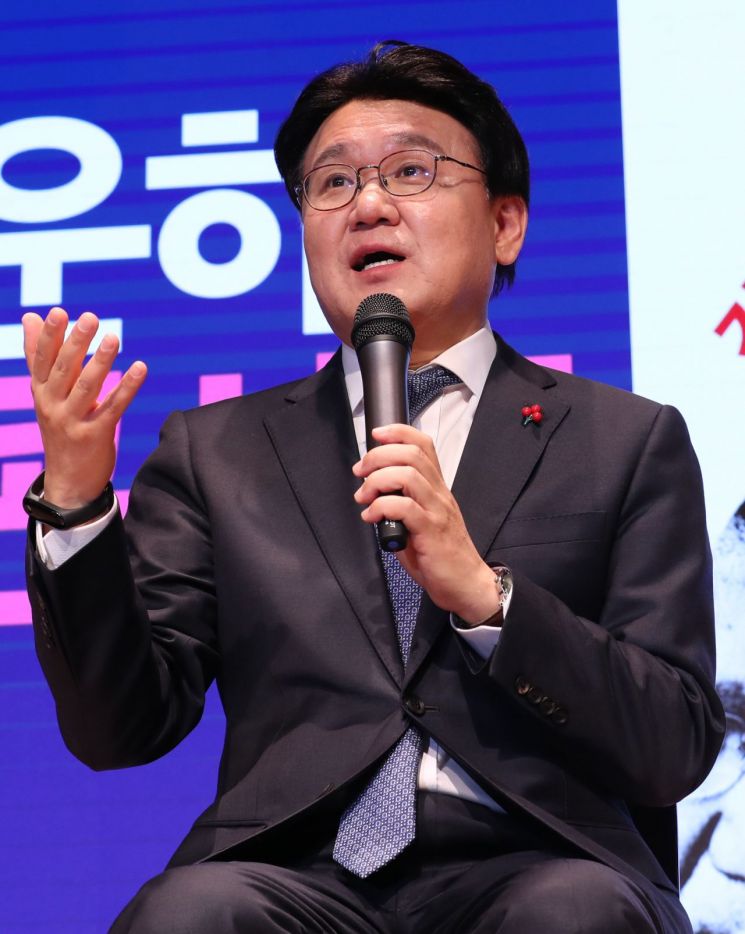 김기현 "민주당 공천받으려 하명수사" VS  황운하 "정치할 마음 없다"
