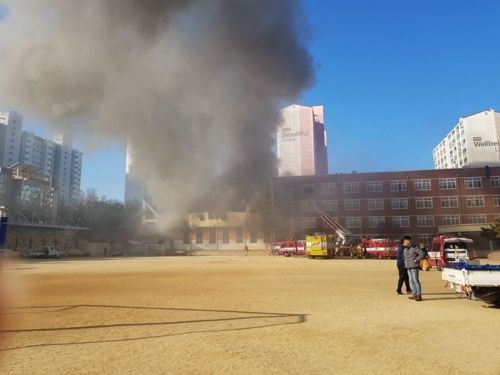 안동 강남초등학교 화재…학생 1명 연기 흡입