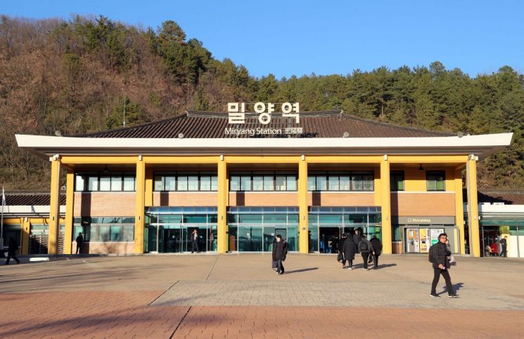 12일 한 온라인 커뮤니티에서는 "밀양 살고 있는 사람입니다"라는 글이 올라왔다.부산에서 초중고등학교를 졸업하고 대학은 서울에서 진학했다는 A씨는 최근 직장 문제로 밀양에 내려와 살고 있다고 자신을 소개했다. 사진은 기사의 특정 내용과 관련 없음. [사진=아시아경제DB]