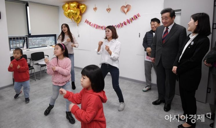 [포토] 다문화가족지원센터 찾은 이낙연 총리