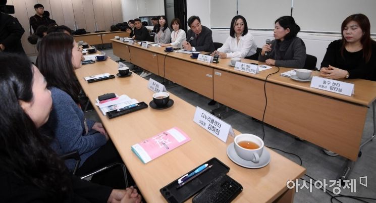 [포토] 다문화가족 발언 듣는 이낙연 총리