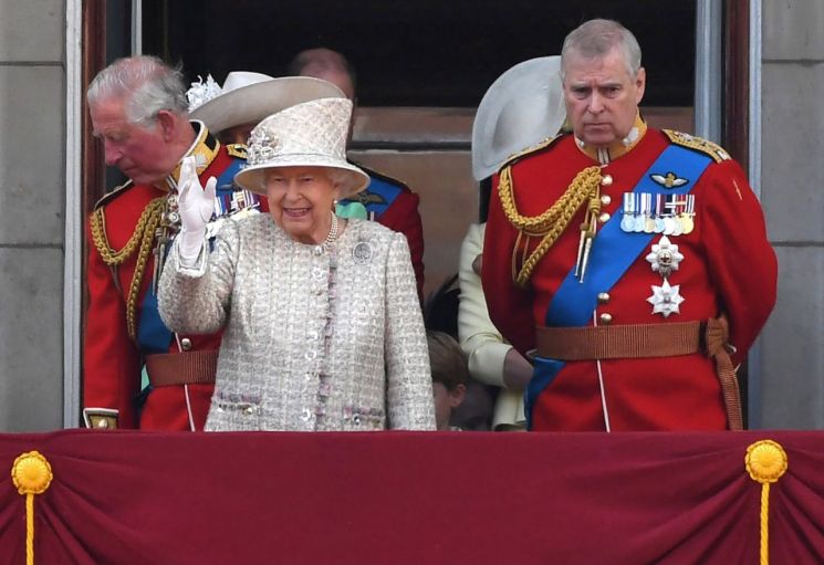 英 여왕 성탄 메시지서 평탄치 못한 한해 인정 "화해와 화합" 강조
