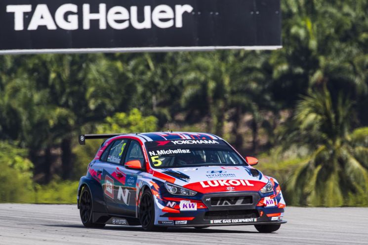 현대자동차 i30 N TCR이 말레이시아 세팡 인터네셔널 서킷에서 15일 열린 2019 WTCR 시즌 마지막 대회(10차전)에서 경주하고 있다./사진=현대차