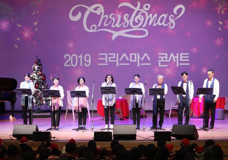 [포토]서초구의원 중창단 '크리스마스 콘서트' 공연 