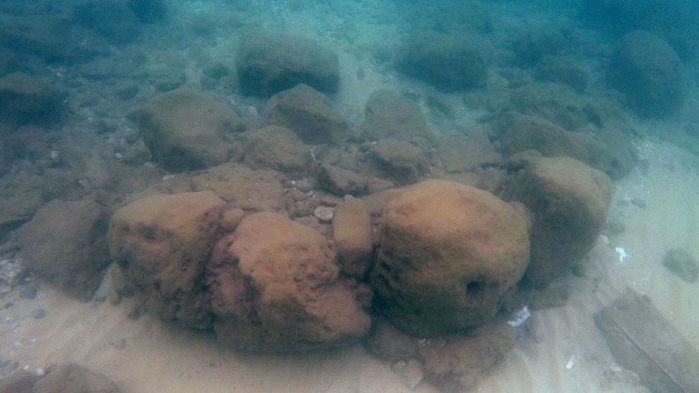 이스라엘의 해안가에서 7천년 전 쌓은 방파제로 추정되는 흔적이 발견됐다/사진=미국 과학 학술지 사이언스 캡처