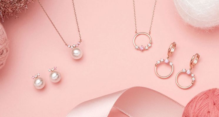 제이에스티나, 크리스마스 스페셜 에디션 출시