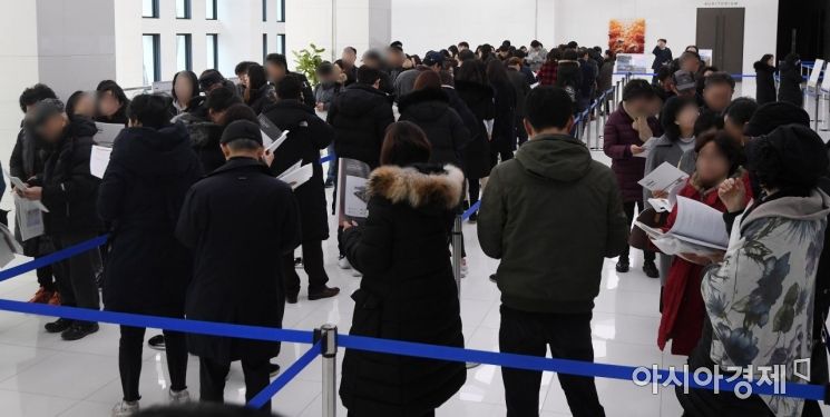 [포토] 방문객들로 붐비는 호반써밋 송파 홍보관