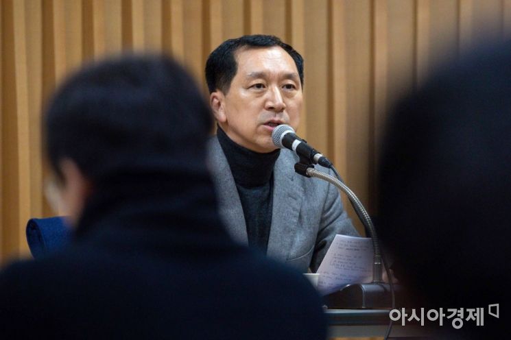 [포토]취재진 질문에 답하는 김기현 전 울산시장