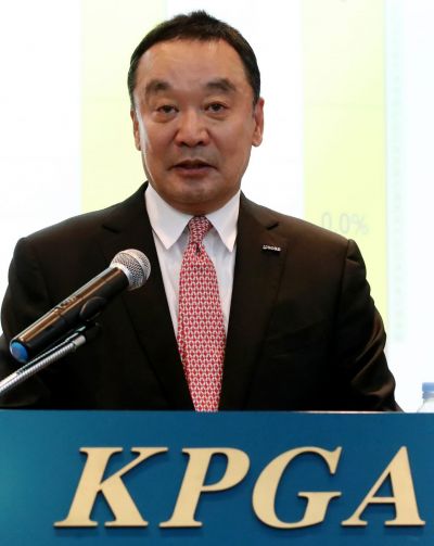 구자철 예스코홀딩스 회장이 KPGA 제18대 회장에 당선된 뒤 취임사를 하고 있다.