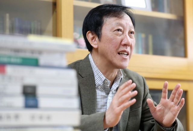 이인호 차기 한국경제학회장 "정치 논리에 이끌려 다니는 경제…제 목소리 내겠다"