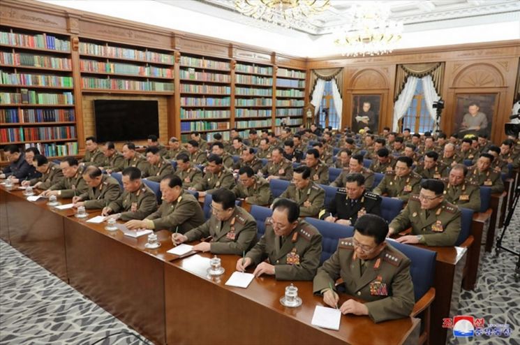 북한은 김정은 국무위원장이 주재한 가운데 제7기 제3차 확대회의를 열고 국방력 강화하기 위한 문제를 논의했다고 22일 조선중앙통신이 보도했다. 이번 회의에서는 국방력 강화 방안이 논의됐으며 인사와 군 조직개편도 단행됐다.