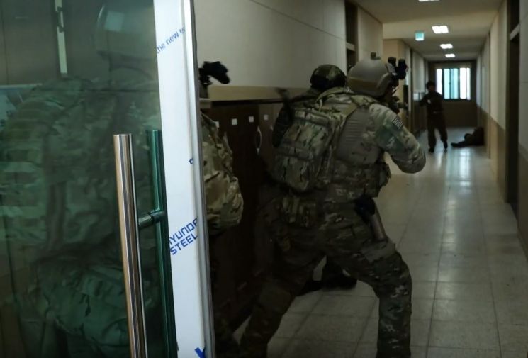 [양낙규의 Defence Club]미국방부가 삭제한 참수작전 동영상은