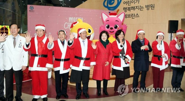 [현장에서]신촌 ‘크리스마스 거리’로 대변신