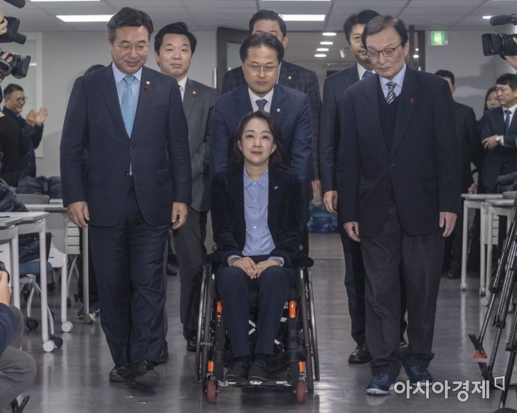 [포토] 민주당 인재영입 1호, ‘장애 극복’ 전 발레리