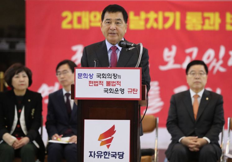 한국당 "민주당, 민생법안 먼저 처리해야…통과 막을 생각 없어"