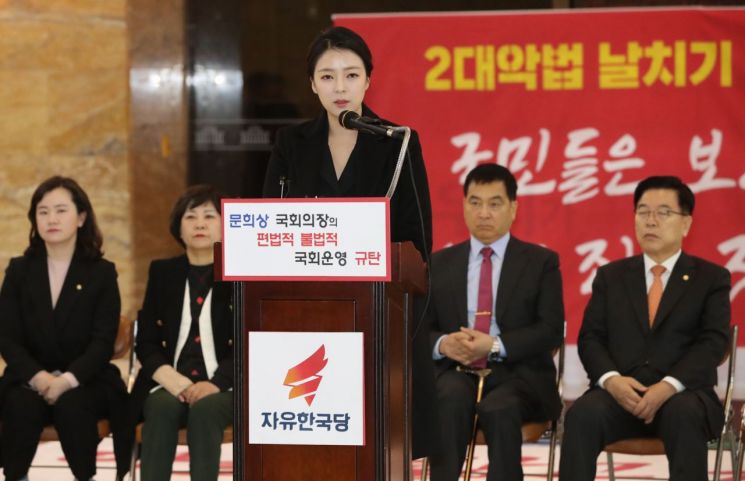 대변인 아닌데…배현진, 황교안 병상 호소문 대독 '이례적'