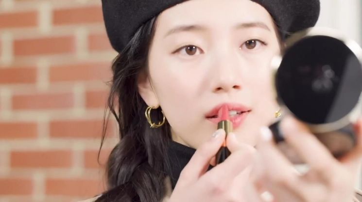 랑콤은 수지의 뷰티 데이 24시를 담은 브이로그 ‘Suzy’s Beauty 24Hours’ 티저 영상을 공개했다.
