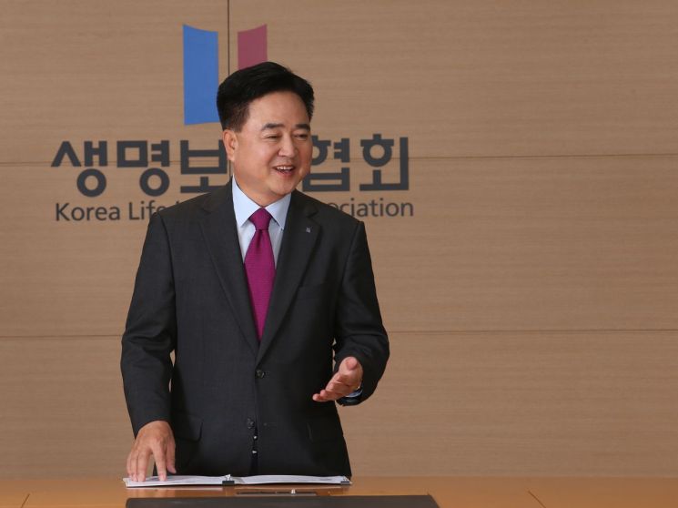 [아시아초대석]신용길 "IFRS17 준비 빠듯…2023년 연기땐 완벽 대비"