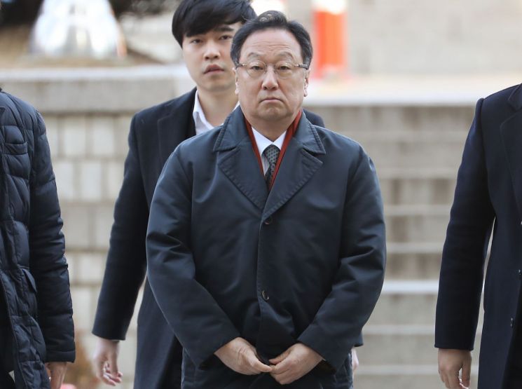법원, '인보사 의혹' 이우석 코오롱생명과학 대표 보석 허가… 불구속 재판 받게 돼