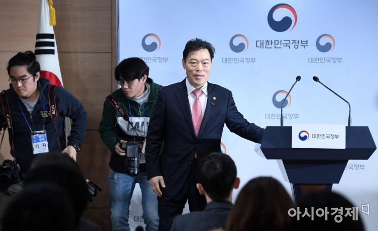 [포토] 특별사면 브리핑 나선 김오수 차관