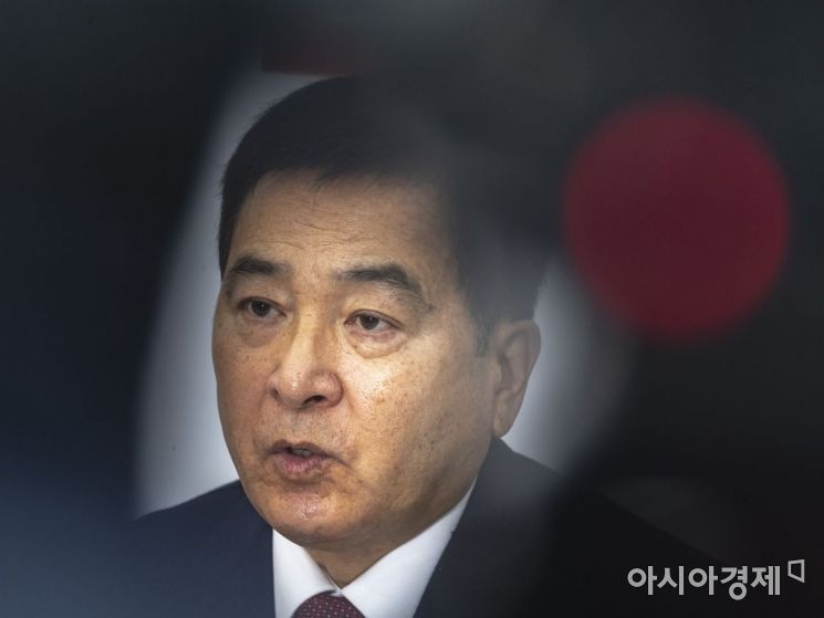 심재철 자유한국당 원내대표가 31일 국회에서 열린 원내대책회의에 참석, 모두 발언을 하고 있다./윤동주 기자 doso7@