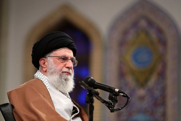 “살인 정권” 외친 이란 최고지도자 조카 당국에 체포