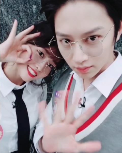 트와이스 멤버 모모(좌) 슈퍼주니어 멤버 김희철(우)/ 사진=김희철 인스타그램