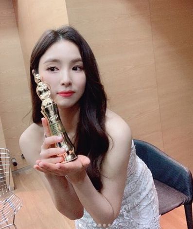 [포토] 신세경 '상 탔어요~'