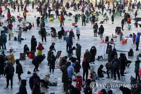 "집단 학살" vs "겨울 축제" 화천산천어축제 '동물 학대' 논란