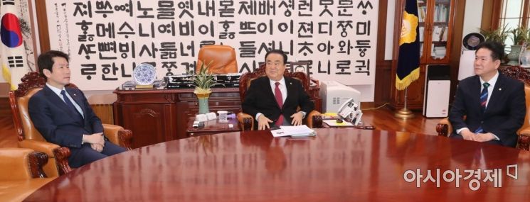 [포토] 원내대표들 만나는 문희상 의장