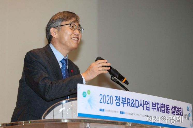 김성수 과학본부장, 코로나19 R&D 투자방향 논의