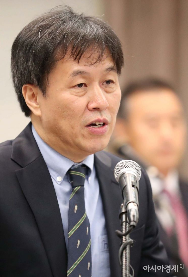 [포토]성명서 발표하는 이제봉 교수 