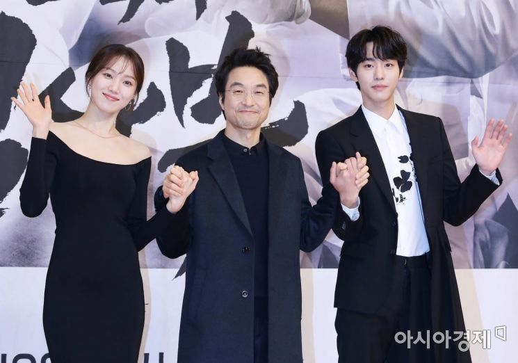 Actors Lee Sung-kyung, Han Suk-kyu, Ahn Hyo-seop.