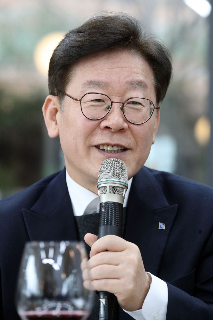이재명 "투쟁적 이미지 많이 누그러졌습니다.왠지 아세요?"