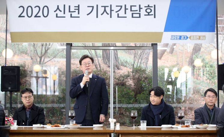 이재명 "조례 건수로 지방의원 평가 개선해야"…행정경직화 우려