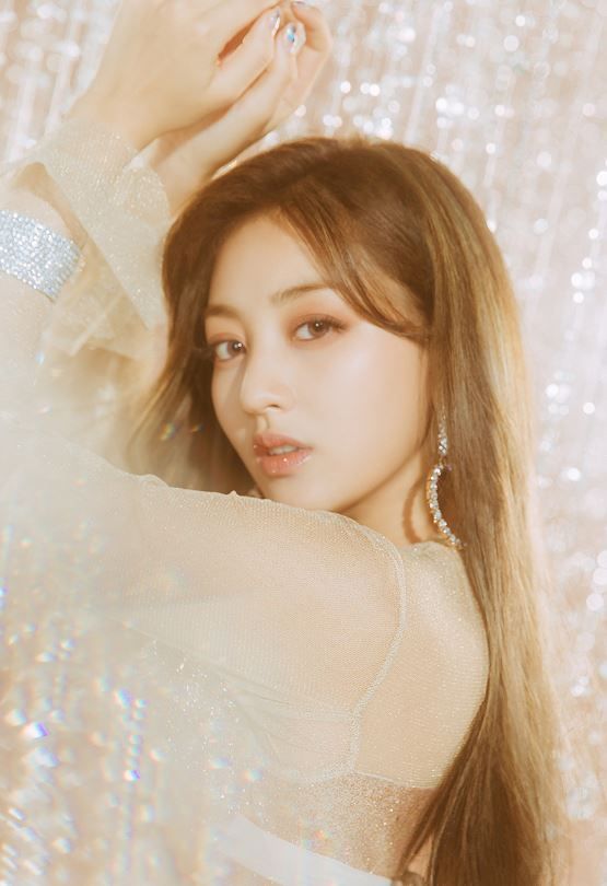 TWICE Jihyo Posts Apology Letter to Fans: "I Was Scared by the Rumors... Sorry for Being Emotional" [Full Text]