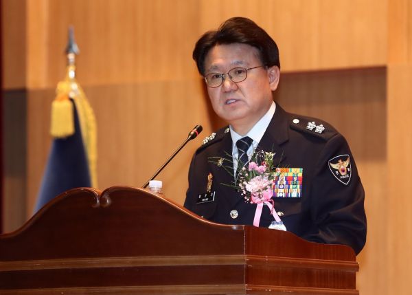 황운하 대전지방경찰청장이 지난해12월31일 오후 대전시 서구 둔산동 대전지방경찰청에서 이임사를 하고 있다. [이미지출처=연합뉴스]
