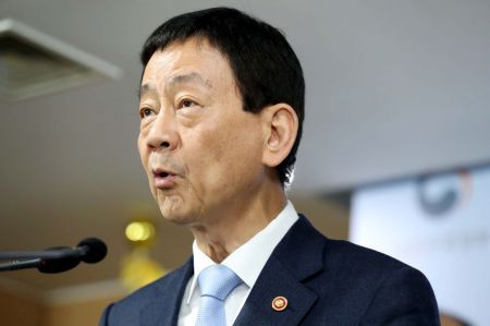 진영 행정안전부 장관이 7일 정부서울청사 브리핑룸에서 어린이보호구역 교통안전 강화 대책을 발표하고 있다. /문호남 기자 munonam@