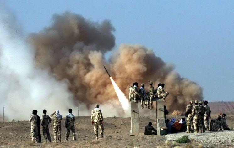 이란, 미국 보복 공격 개시…미군 주둔 이라크 기지 로켓 피격
