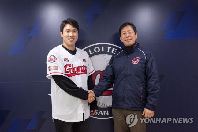 롯데, FA 전준우와 4년 최대 34억원에 계약