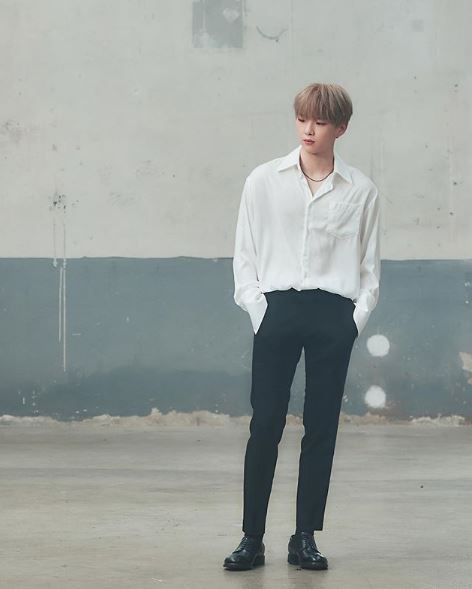 강다니엘, 촬영 비하인드 사진 공개… 팬들 "항상 응원할게"