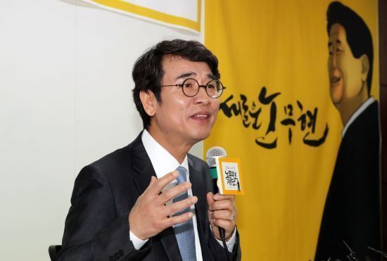 "친문 선동 수법, 나치 빼닮아" 진중권, 문재인 정권 맹비난