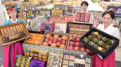 농협유통은 하나로마트 22개 전 매장에서 10일부터 24일까지 설 맞이 다양한 프로모션 행사를 진행한다. 사진은 서울 농협 하나로마트 양재점에서 제품을 판매하고 있는 모습. 사진=농협유통