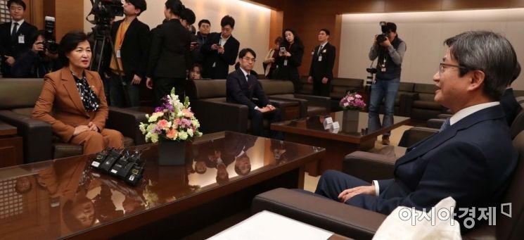 [포토]김명수 대법원장 예방한 추미애 법무부 장관