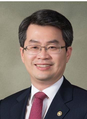 前 조세재정연구원장 쓴소리 "文정부, 국가채무 관리 심각"
