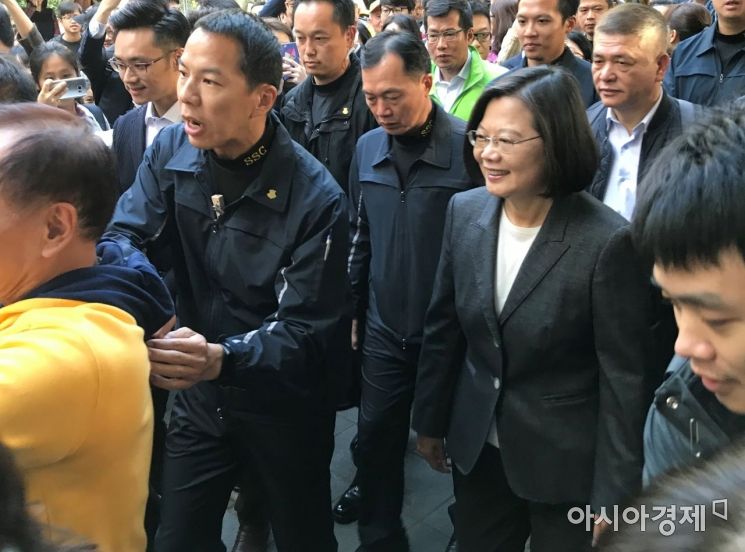 [대만 대선]투표시작…차이잉원 투표장서 여유만만(종합)