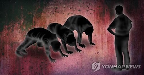 Harsh treatment within universities is not a recent issue. Every year, posts pointing out the abuse of power by seniors towards freshmen appear on university communities, becoming a social problem. Photo by Yonhap News