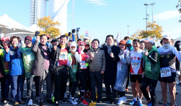 ‘제15회 여수마라톤대회’ 강풍주의보 속 6000여 명 성료