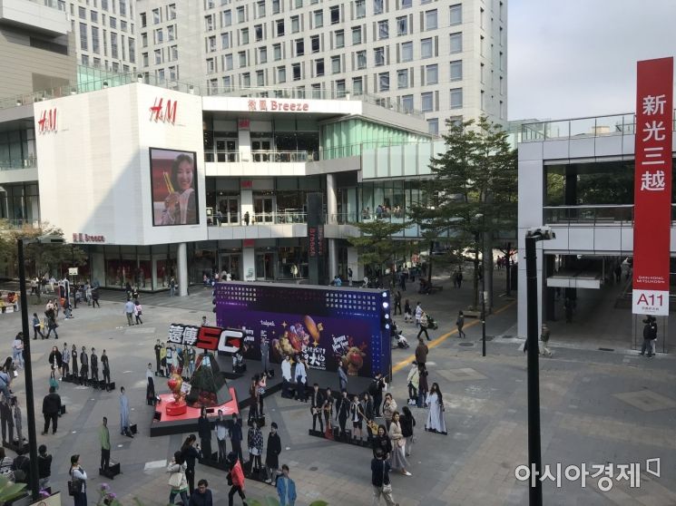 타이베이 시정부 인근에 위치한 쇼핑몰, 백화점 밀집지역.